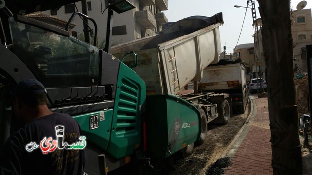  فيديو : من ايطاليا الى كفرقاسم ..رئيس البلدية المحامي عادل بدير يشرف على تزفيت الحي الجنوبي لمدرسة ابن خلدون 